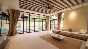 Deluxe Villa, Lake View | Interior