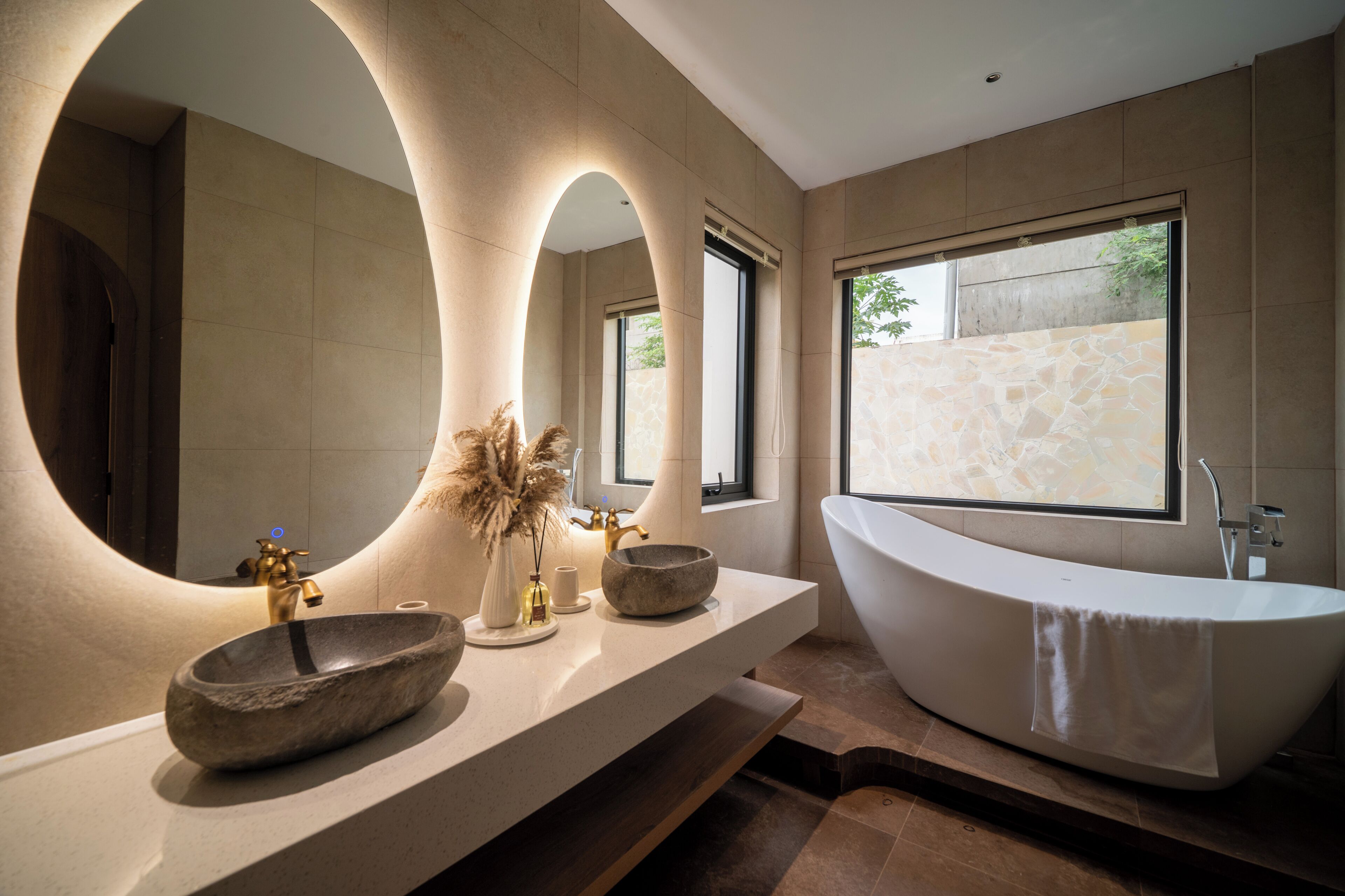 Villa Luxe, vue piscine | Salle de bain | Articles de toilette gratuits, sèche-cheveux, serviettes fournies, savon