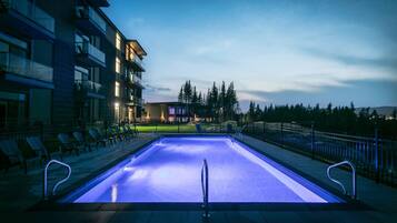 สระว่ายน้ำ