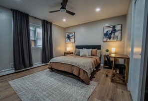 Tabla de planchar con plancha, wifi y ropa de cama 