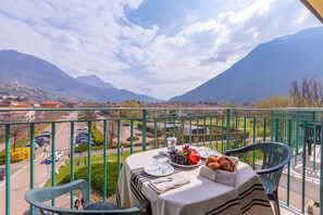 Outdoor dining - Studio in Porlezza am Luganersee (Porlezza)