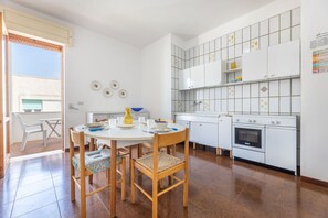 Fridge, oven, stovetop - Appartamento Smeraldo, Gallipoli (Baia Verde)