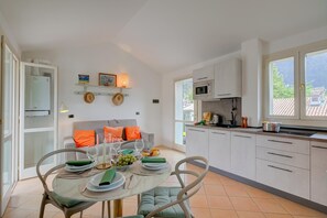 Fridge, microwave, stovetop, coffee/tea maker - Studio in Porlezza am Luganersee (Porlezza)