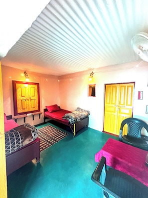 Interior - Traveller Hive - Kasar Devi (Almora)