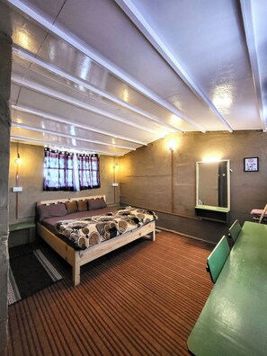 Deluxe Double Room, Mountain View | Free WiFi - Traveller Hive - Kasar Devi (Almora)