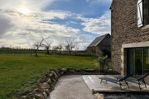Terrace/patio - Lovely holiday cottage in Corseul (Corseul)