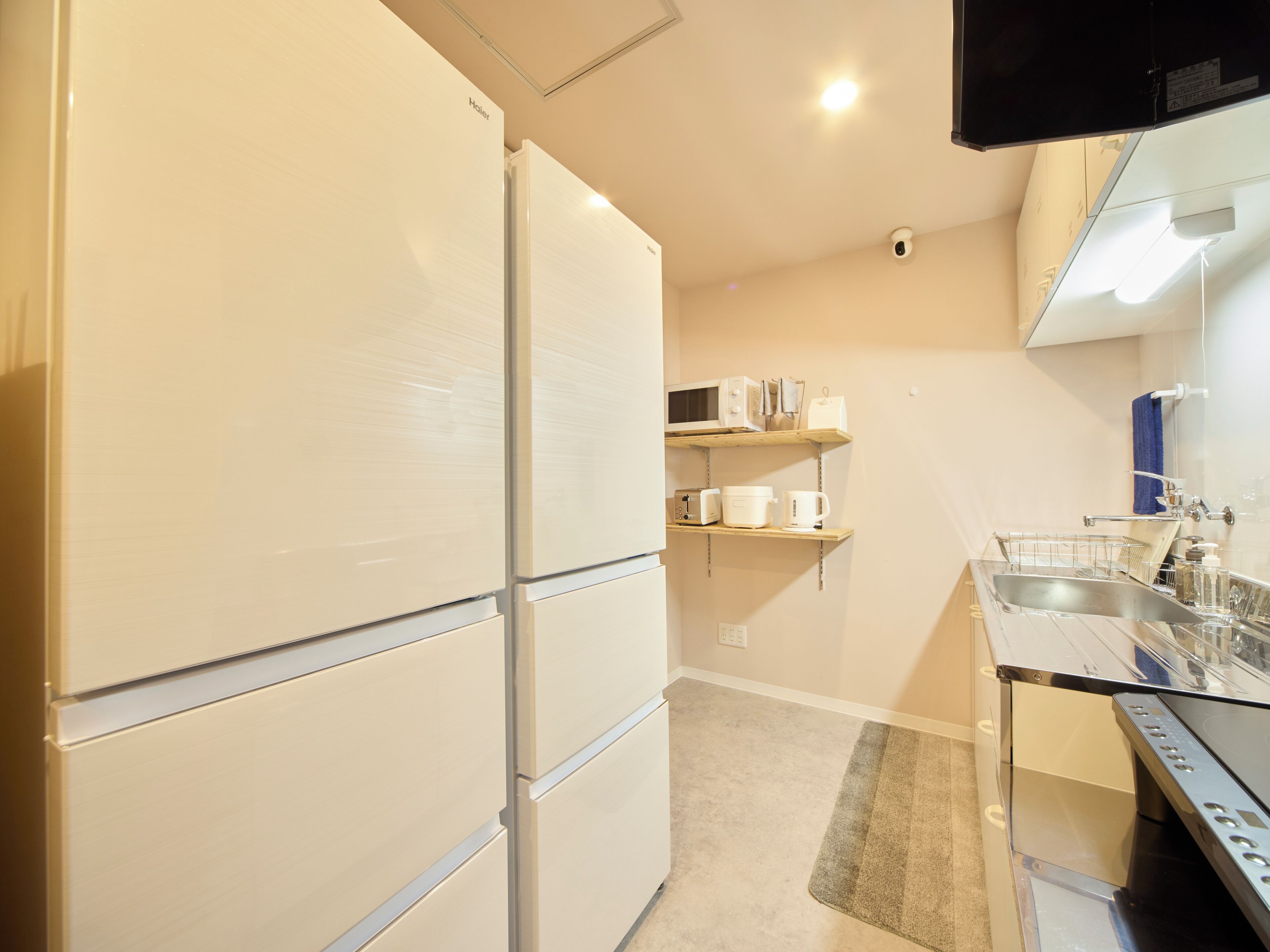 大型冰箱、微波爐、爐台、烤麵包機