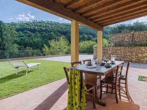 Outdoor dining - Villa / Independent home in Vicopisano with 3 bedrooms sleeps 8 (Vicopisano)