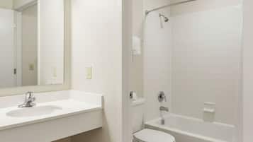 Deluxe Double Room | Bathroom | Shower, free toiletries, towels, soap