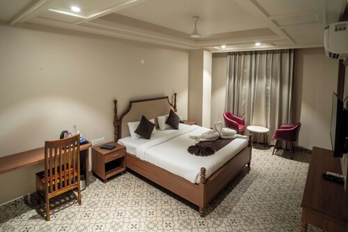 Crestmont Royals Hotel jaipur