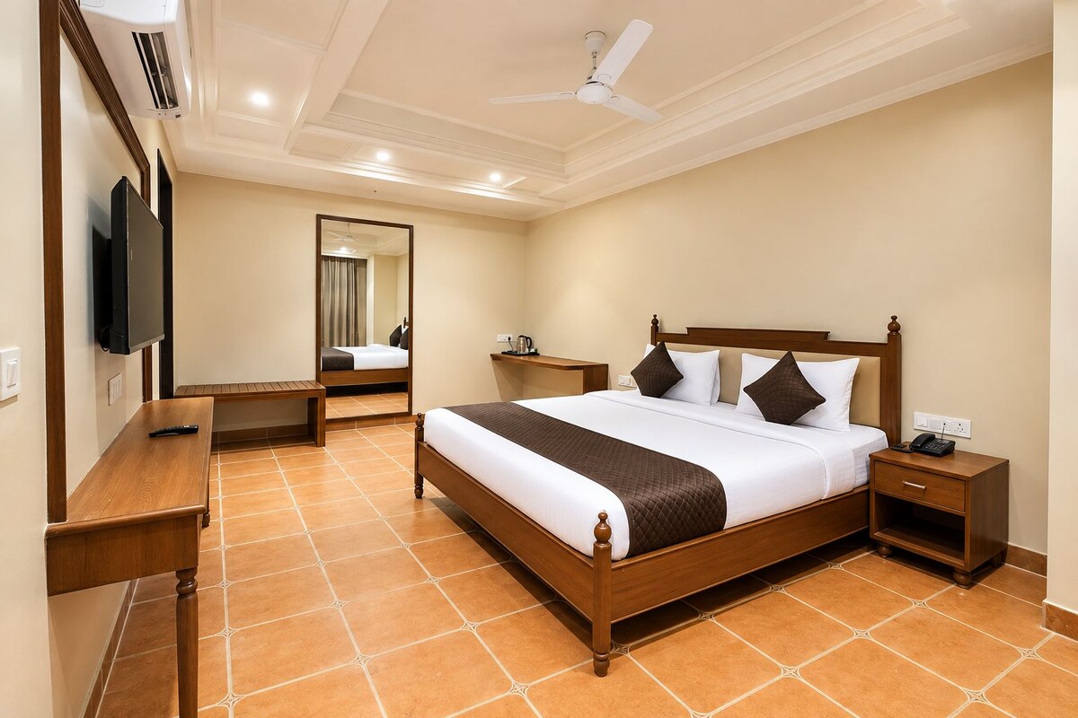 Family Suite | In-room safe, desk, laptop workspace, soundproofing