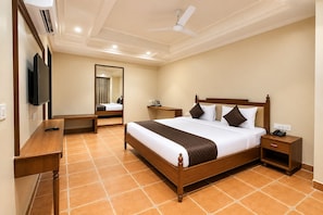 Family Suite | In-room safe, desk, laptop workspace, soundproofing - Crestmont Royals Hotel jaipur (Jaipur)