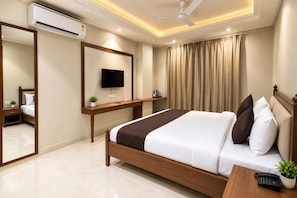 Classic Double Room | In-room safe, desk, laptop workspace, soundproofing - Crestmont Royals Hotel jaipur (Jaipur)