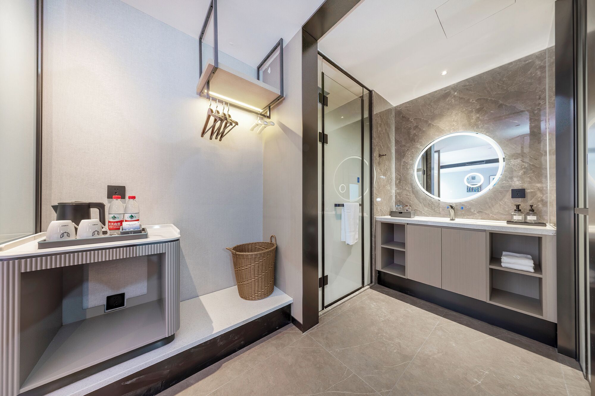 Comfort Room | Bathroom | Shower, free toiletries, hair dryer, towels