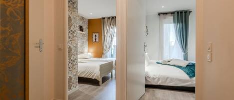 3 chambres, bureau, fer et planche à repasser, lit parapluie