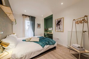 Skrivebord, strygejern/strygebræt, weekendseng, Wi-Fi