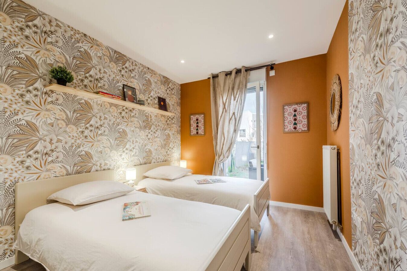 3 bedrooms, desk, iron/ironing board, travel cot