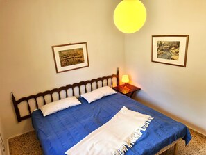 Iron/ironing board, Internet, bed sheets - Vrbo Property (Jalón)