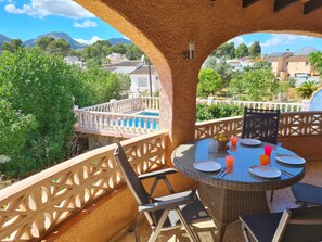 Outdoor dining - Vrbo Property (Jalón)