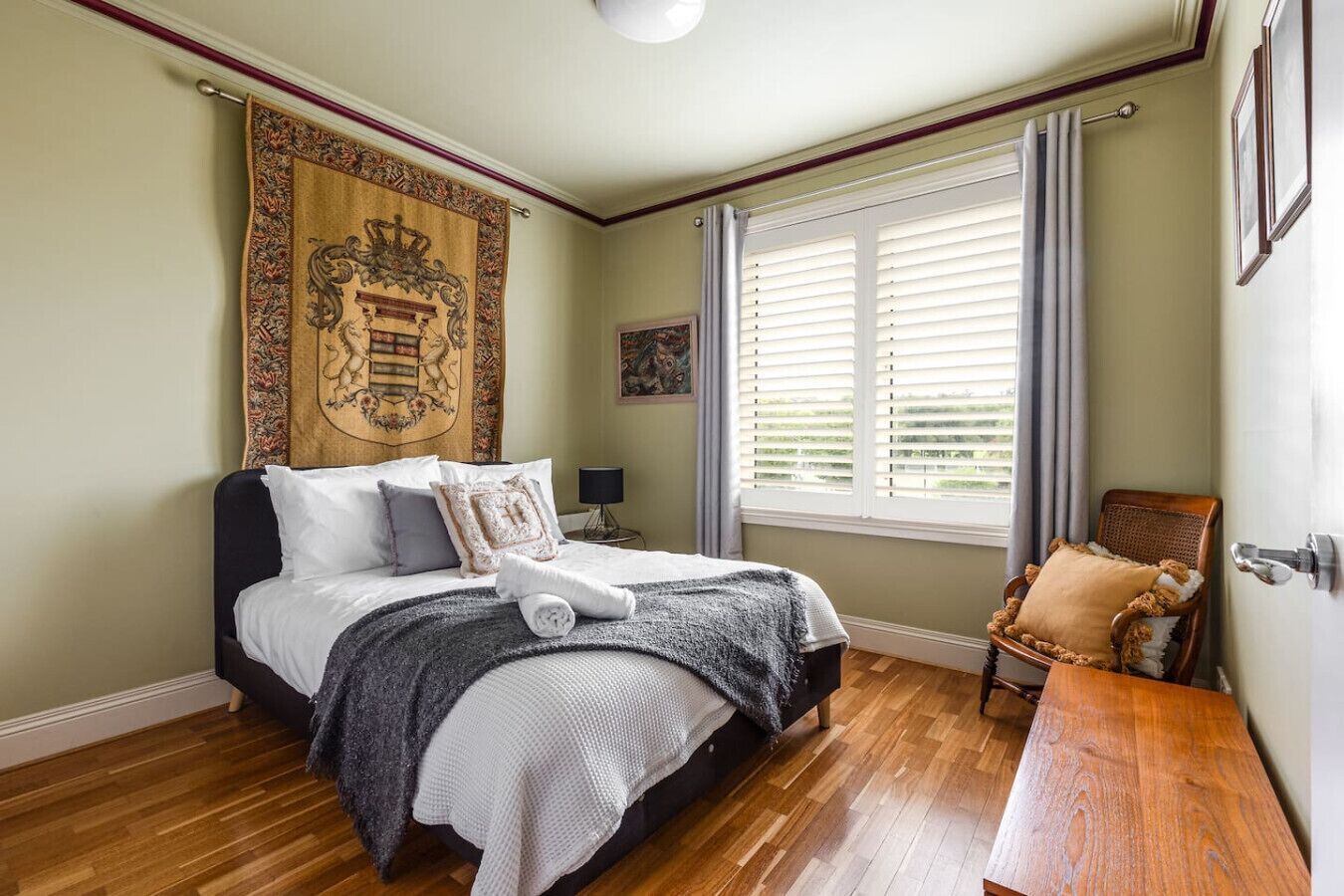 2 bedrooms, desk, iron/ironing board, WiFi