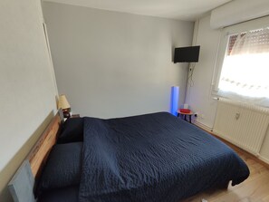 WiFi, bed sheets
