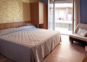 Caja de seguridad en la habitación y escritorio 