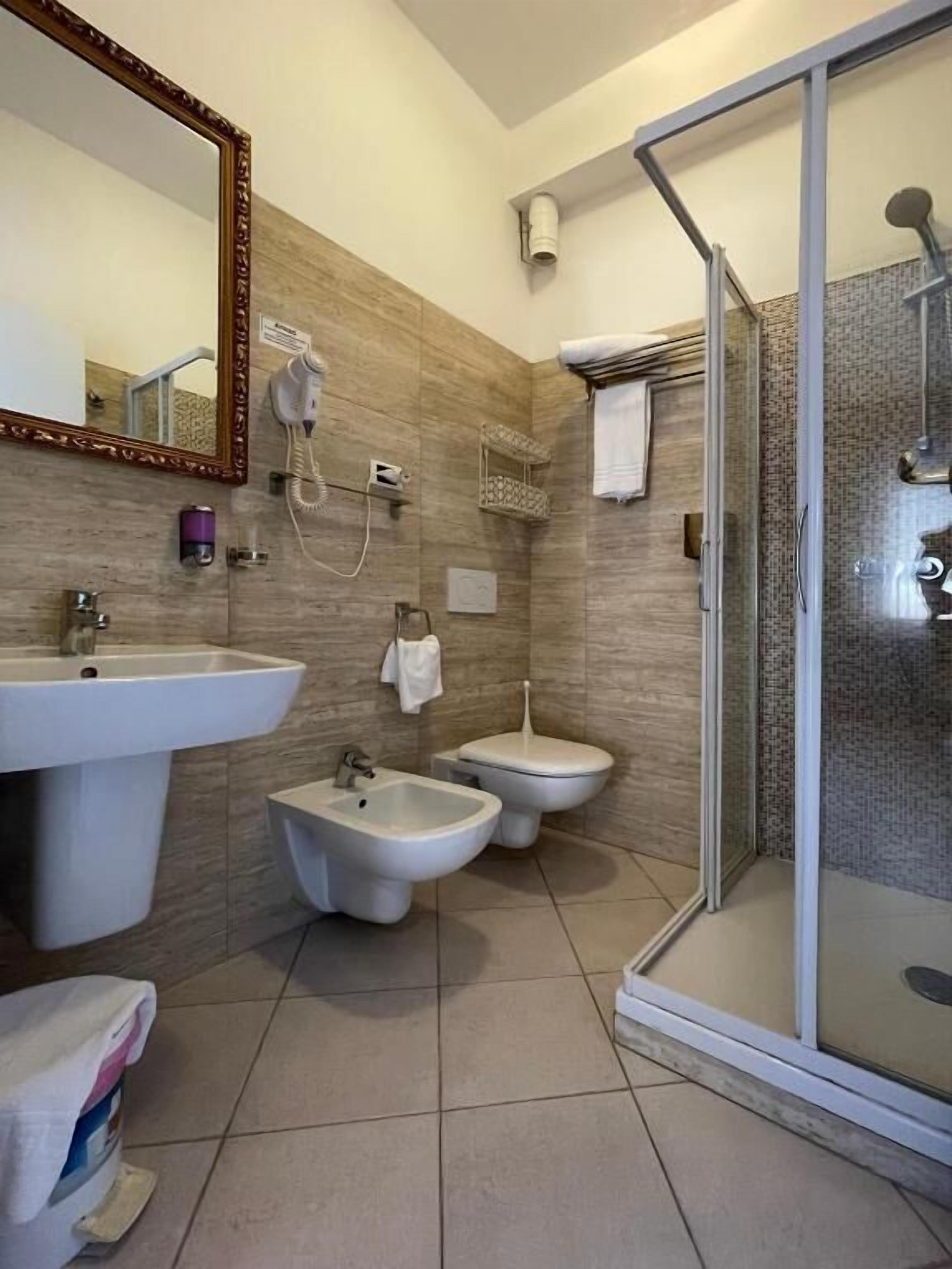 Doppia Deluxe, balcone | Bagno | Doccia, asciugacapelli, asciugamani, sapone