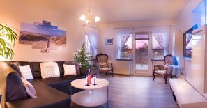 TV, table tennis - The large Cuxoase - Comfortable vacation apartment with terrace and close to the beach in (Cuxhaven)