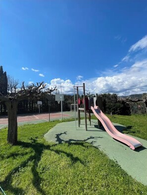 Children’s area - Les Palmiers apartment (grimaud)