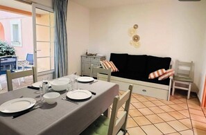 Interior - Les Palmiers apartment (grimaud)