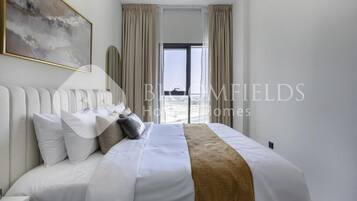 Apartament, balcó, vistes a la piscina | Planxa i posts de planxar i wifi gratuïta