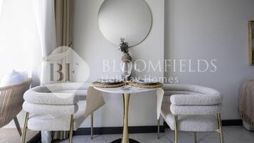 Apartament, balcó, vistes a la piscina | Servei de restauració