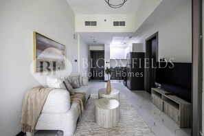 Apartamento, balcón, vistas a la piscina | Zona de estar