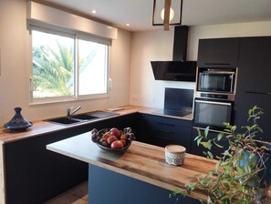 冰箱、微波炉、烤箱、炉灶