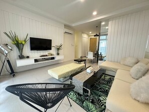 TV - Borneo Holiday Suite @ Riverine Diamond Kuching (Kuching)