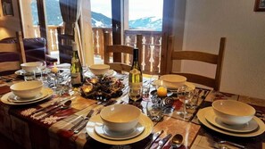 Dining - Chalet Beaumont is a spacious yet cosy chalet, just 400 meters from the slopes. (Peisey Vallandry)