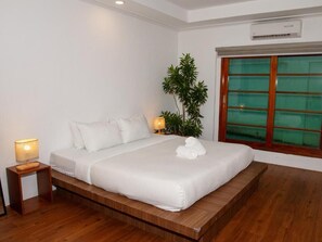 Double Room, 1 King Bed | Free WiFi