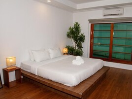 Double Room, 1 King Bed | Free WiFi