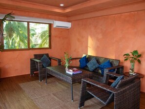 Suite, 1 Bedroom, Ocean View | Interior