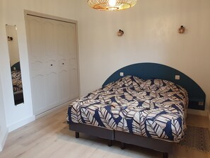 Bügeleisen/Bügelbrett, Reisekinderbett, kostenloses WLAN