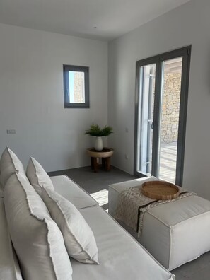 Interior - Villa Mae by ΜΡS (Agkeria)