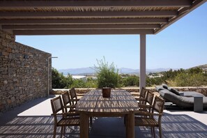 Outdoor dining - Villa Mae by ΜΡS (Agkeria)