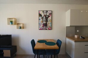 Dining - Appartement T1 31m², lumineux, centre-ville, wifi (Aix-les-Bains)