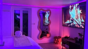 Iron/ironing board, WiFi, bed sheets