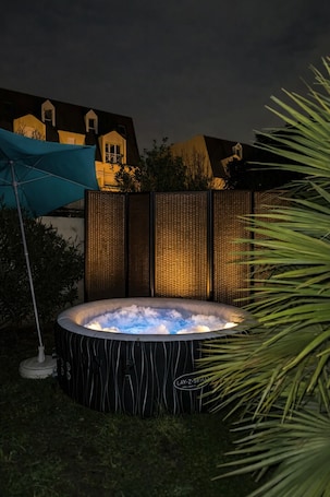Idromassaggio all'aperto. L'Interdit HOUSE - LIMITLESS