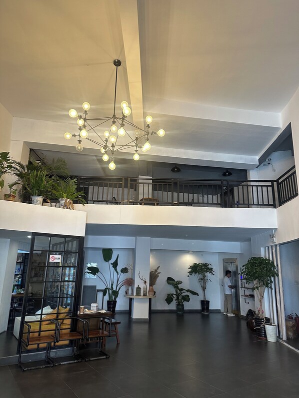 Unclassified image, 1 of 7, button