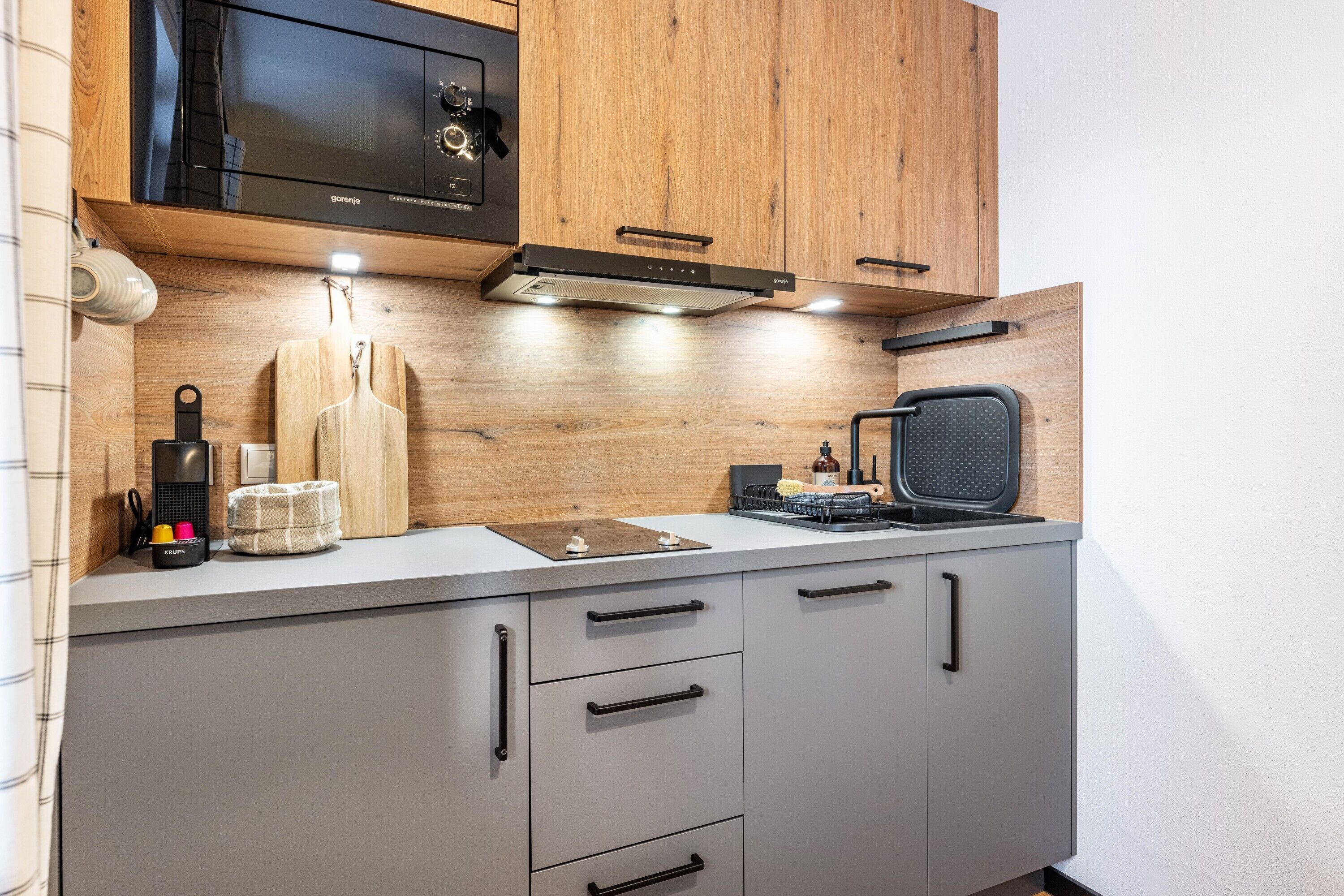 冷蔵庫、電子レンジ、コンロ、食器洗い機