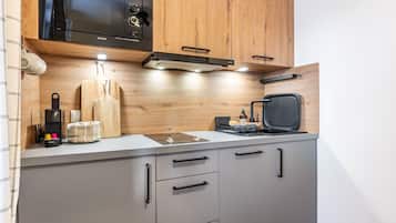 KĂŒhlschrank, Mikrowelle, Herdplatte, GeschirrspĂŒler