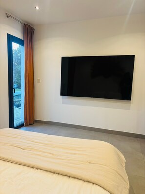 3 bedrooms, iron/ironing board, WiFi, bed sheets - Charming 3-Bedroom Villa with Private Heated Pool (Barbaggio)