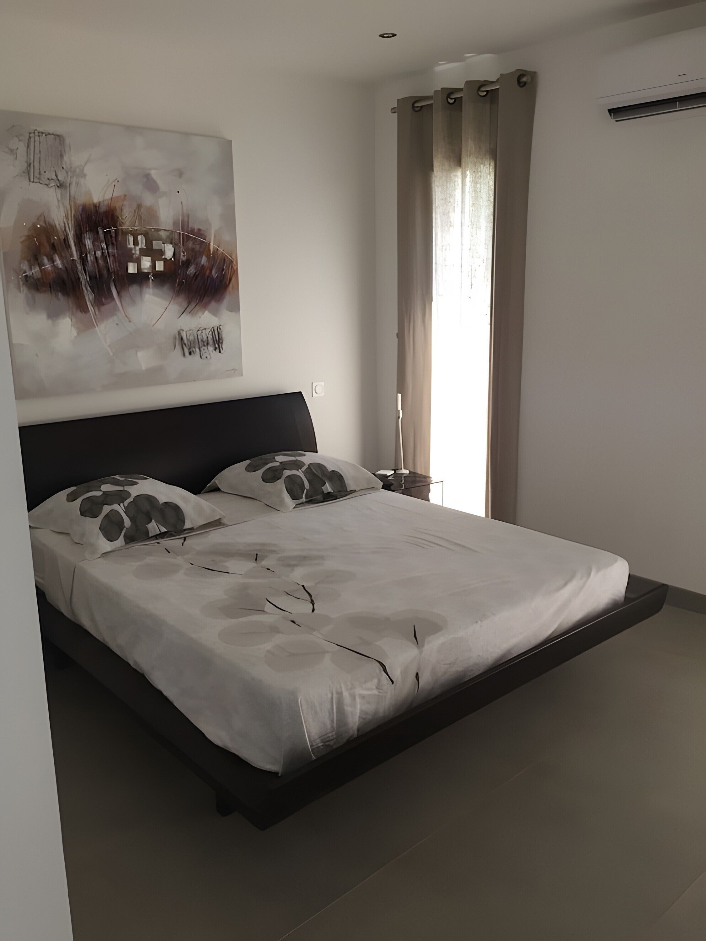 3 slaapkamers, een strijkplank/strijkijzer, wifi, beddengoed